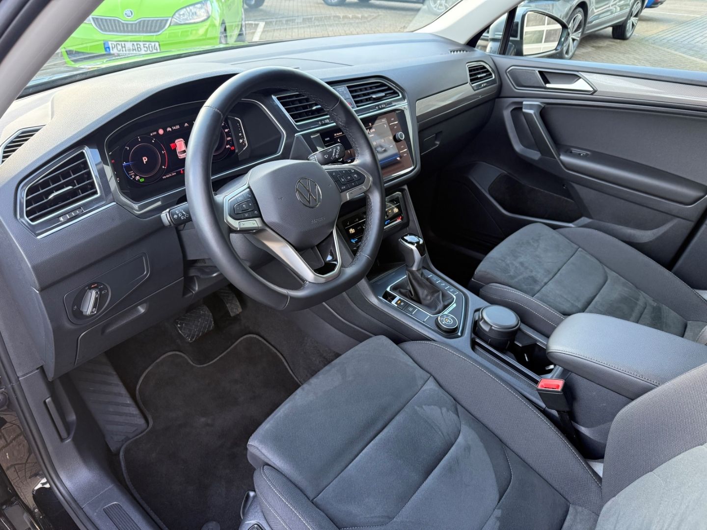 VW Tiguan Allspace 4Motion 2.0 TDI AHK-klappbar Nav - Image 13
