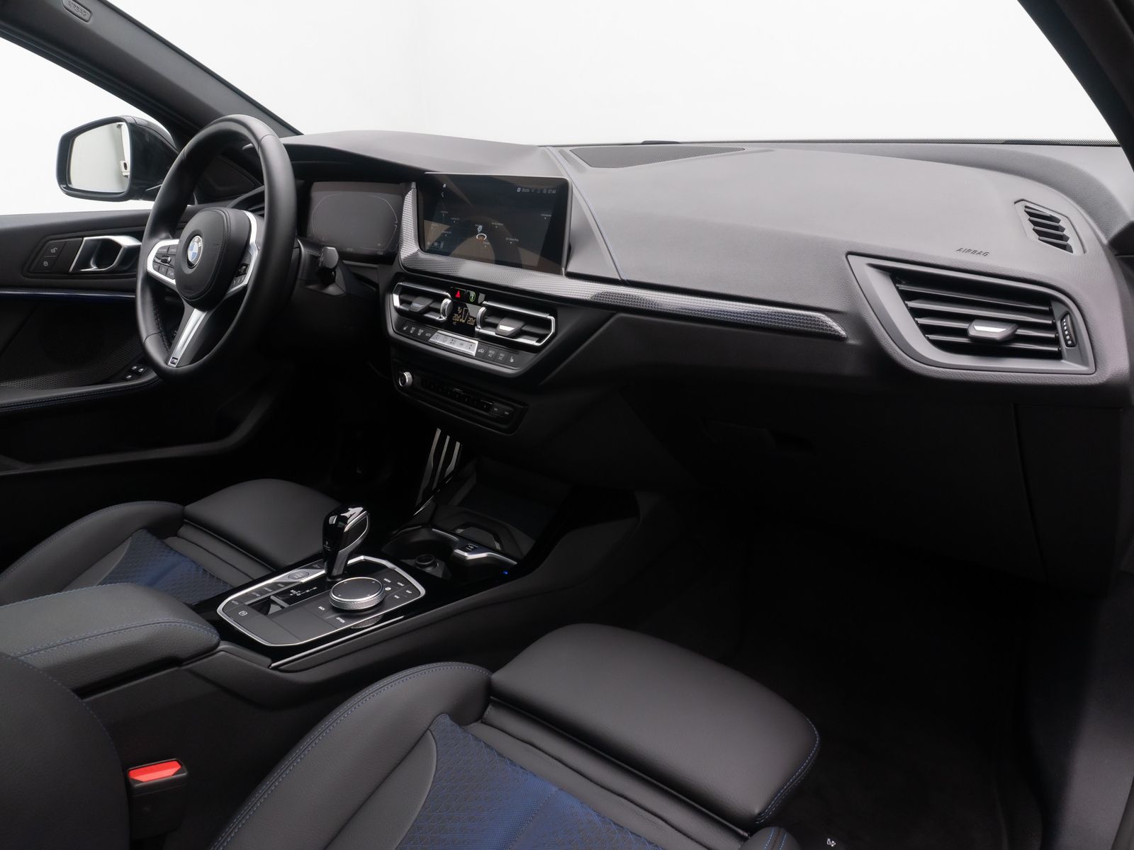 Fahrzeugabbildung BMW 118i M Sport HiFi Kamera DAB Panorama Komfort