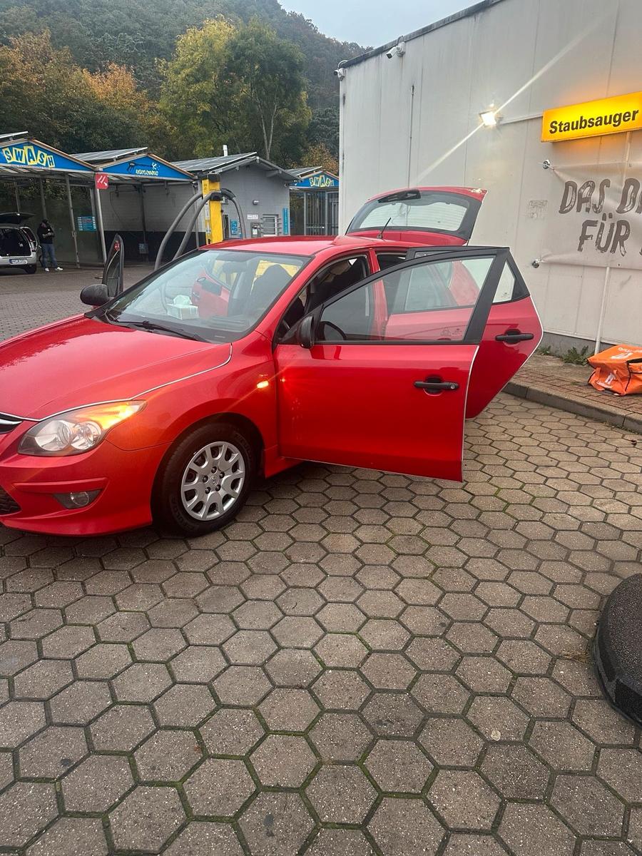 Hyundai i30 2010 — photo 8