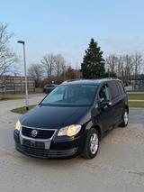 Volkswagen Touran United /Anhängerkupplung/TÜV/ - Volkswagen Touran mit Diesel-Antrieb: Limousine, Schaltgetriebe