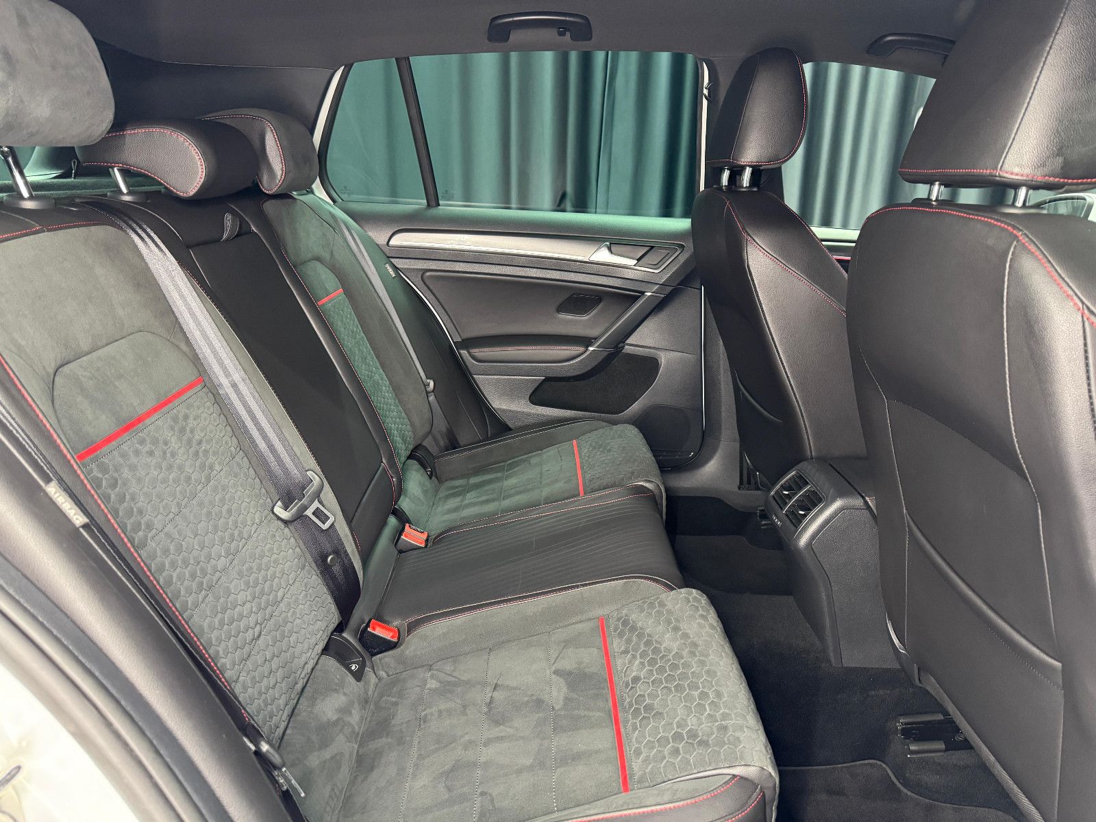 Fahrzeugabbildung Volkswagen Golf VII Lim. GTI BMT/Start-Stopp
