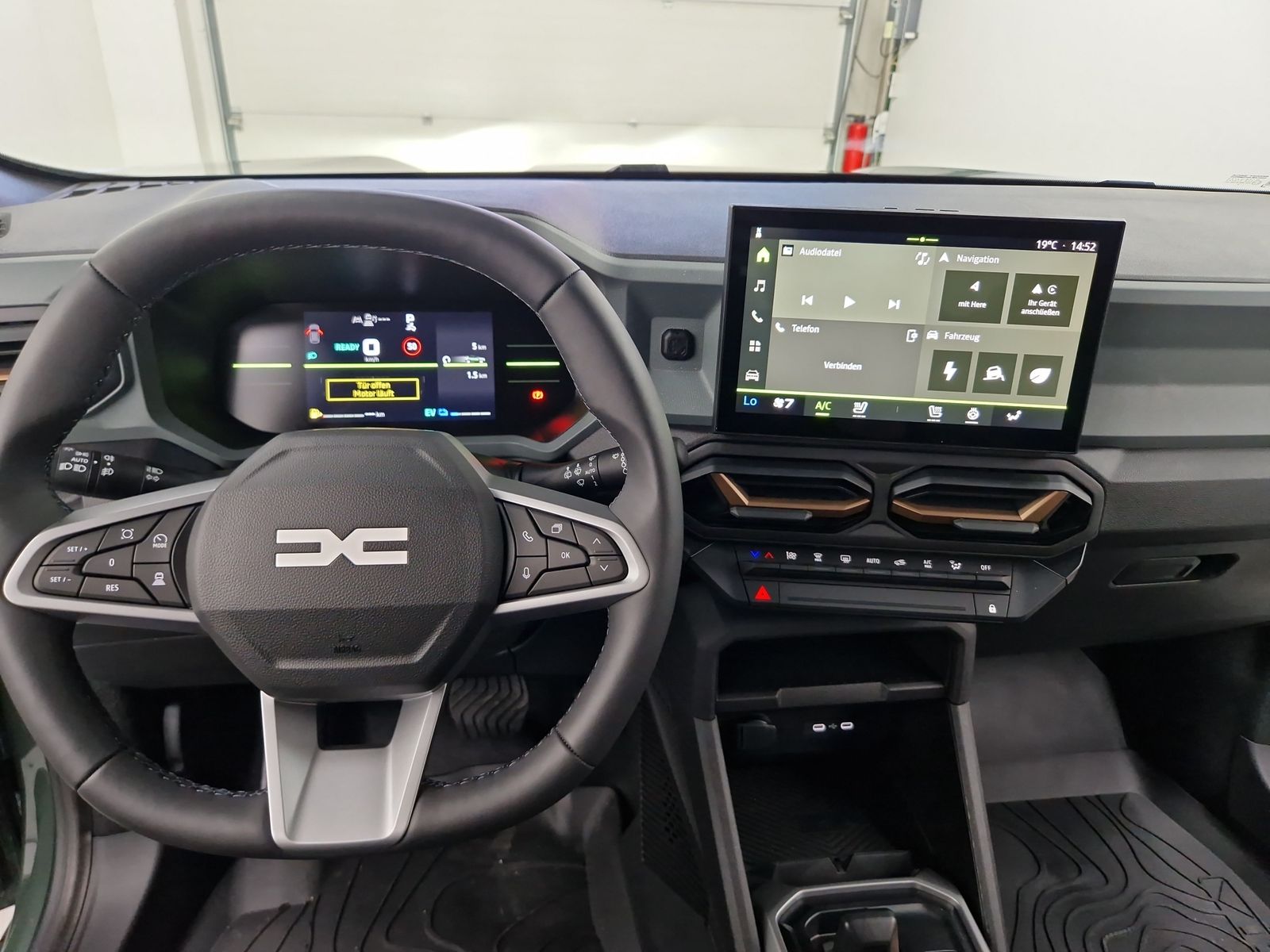 DACIA Duster Extreme Hybrid 155 Winterpaket – Bild 15