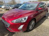 Ford Focus Lim. Titanium 1-1HAND *30TKM* Motorproblem - Ford Focus Unfallwagen