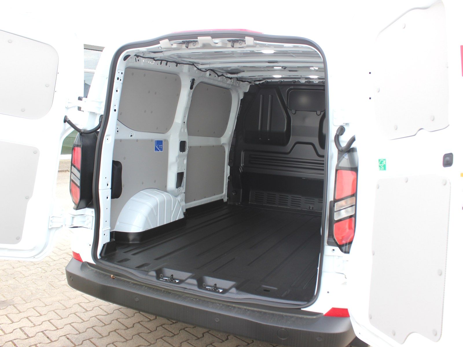 Fahrzeugabbildung Ford Transit Custom 320 L1 Trend FWD Plug-in Hybrid