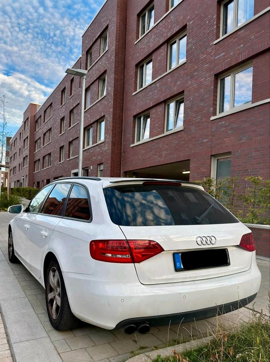Audi A4 2009 — rear view