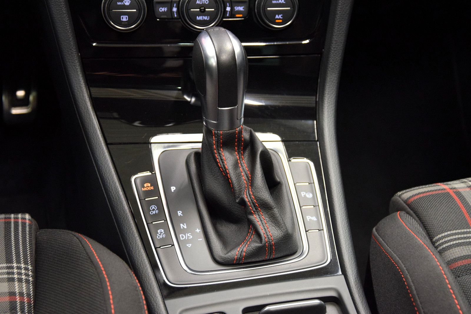Fahrzeugabbildung Volkswagen Golf VII Lim GTI Performance DSG Pano Virtual OZ
