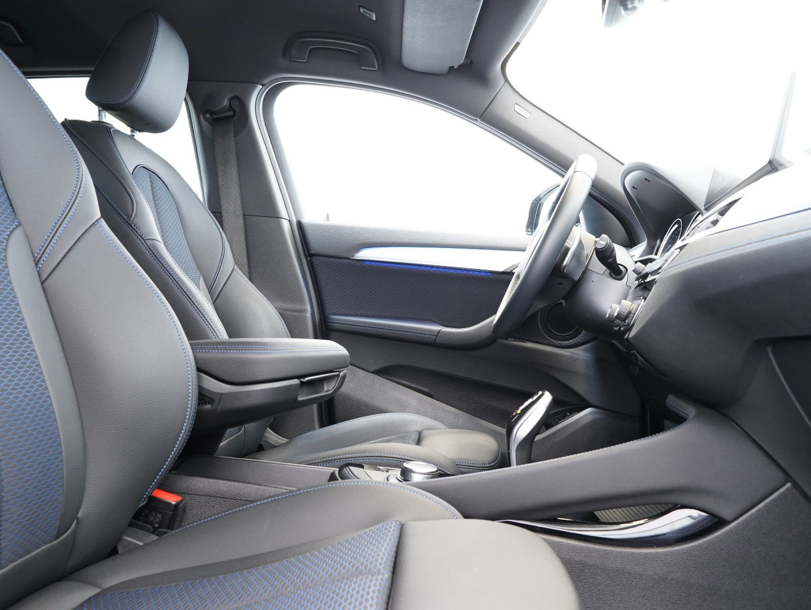 Fahrzeugabbildung BMW X2 sDrive 20 i M Sport LED/HEADUP/KEYLESS/KAMERA