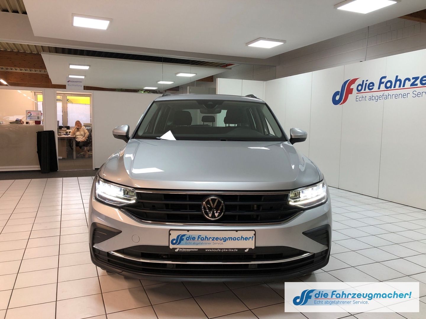 Fahrzeugabbildung Volkswagen Tiguan Life 4Motion 2.0 TDI BMT Navi LED ACC Car