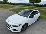 Mercedes-Benz A250 AMG-Line (W177) Neuer Motor, 8-Fach Reifen - Mercedes-Benz A-Klasse: Motor