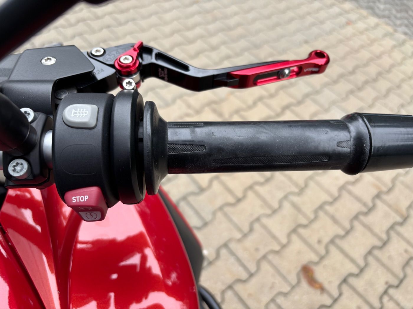 Fahrzeugabbildung BMW F 700 GS Tieferlegung LeoVince Endschalldämpfer