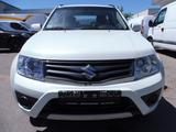 Suzuki Grand Vitara 4x4 2.4 VVT Navi Klima - Suzuki Grand Vitara mit Benzin-Antrieb