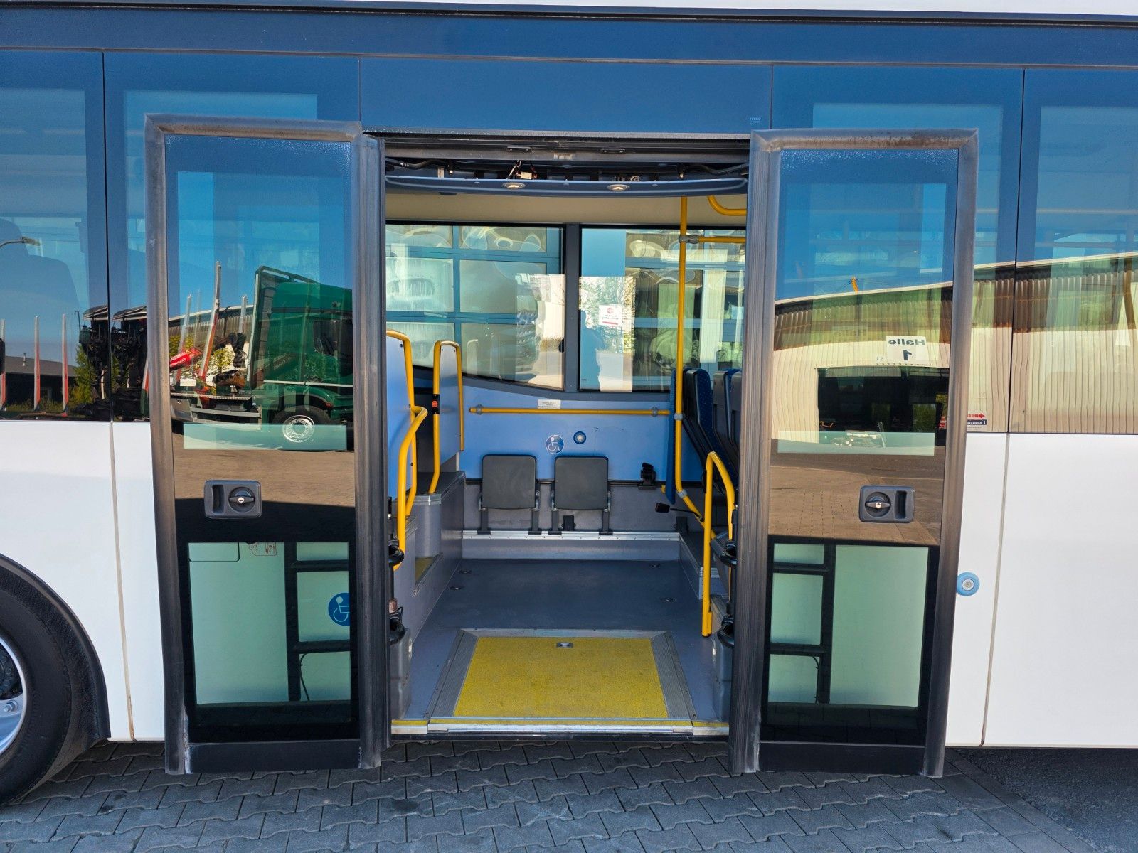 Fahrzeugabbildung Iveco Crossway LI6C 12 Klima Intarder 45+26+1