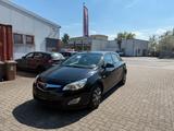 Opel Astra J Lim Design Edition/AHK/PDC h/Klima/SHZ - Opel Astra aus 2011: H