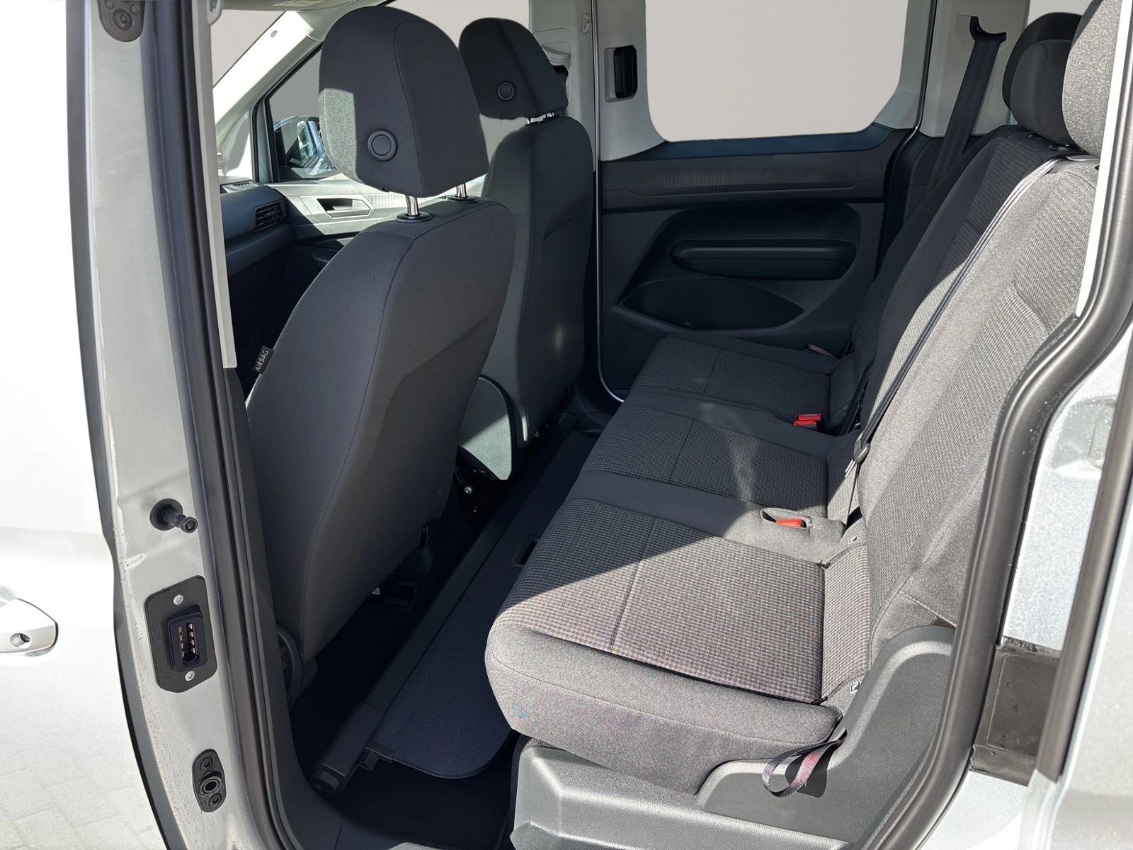 Caddy 2.0 TDI, Climatronic, AHK, Navi, Alu 16",