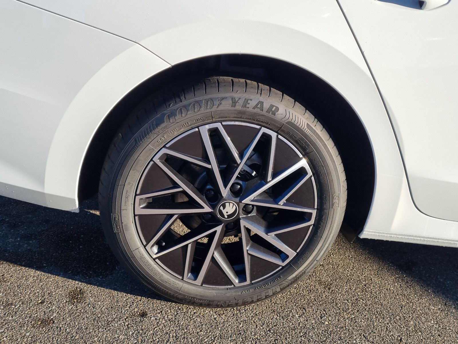 Fahrzeugabbildung SKODA Octavia Combi Tour 2,0 TDI 110KW/150PS AHK