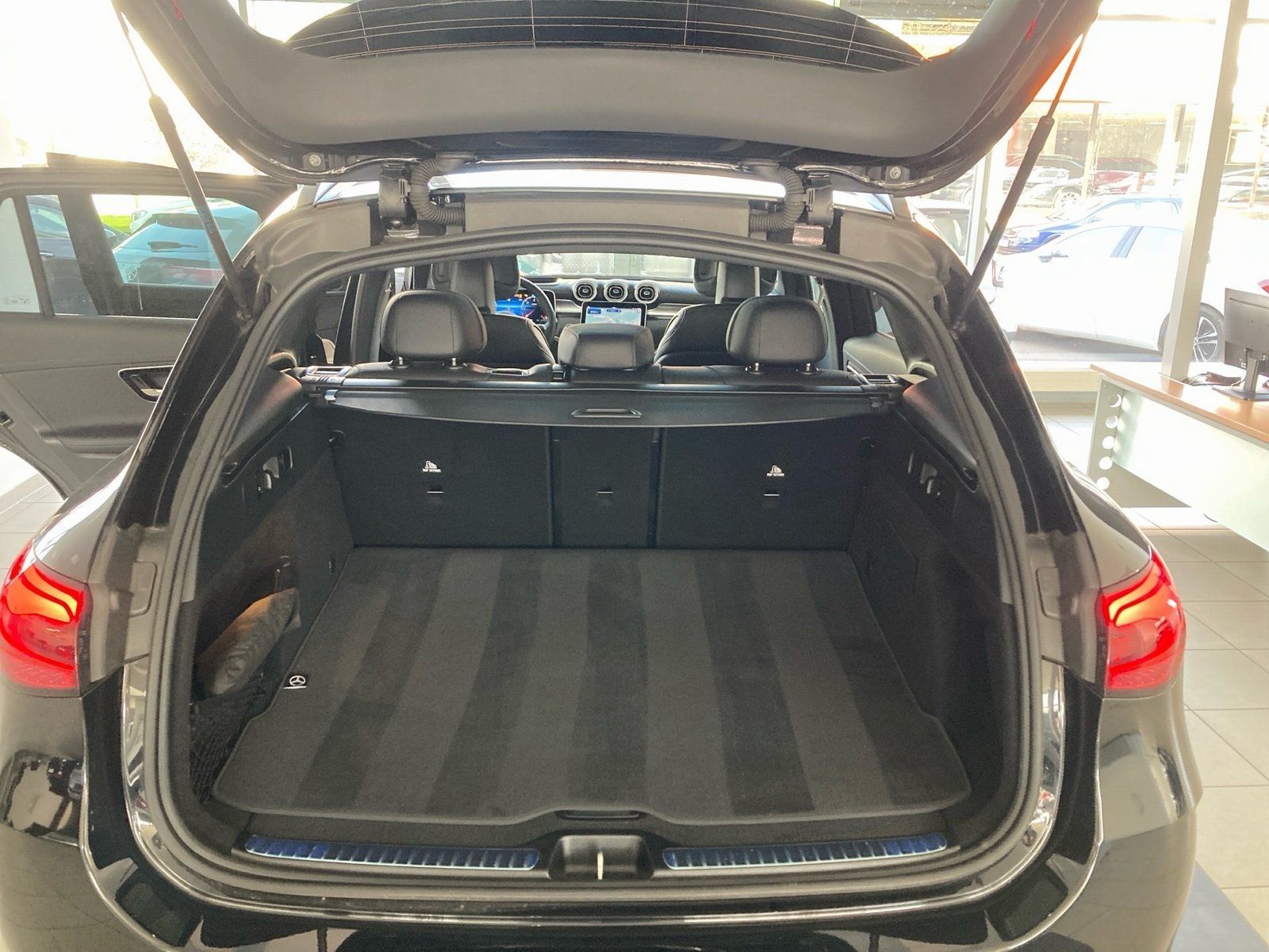 Fahrzeugabbildung Mercedes-Benz GLC 300 d 4M AMG Plus*AHK*20"*Pano*Night*Distro*