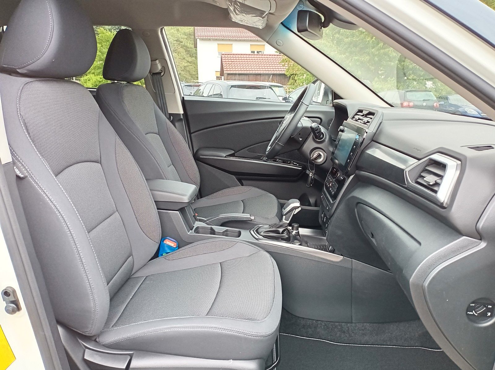 Fahrzeugabbildung KGM TIVOLI 1.5 NOMAD+AUTOMATIK+LM FELGEN+ANDROID++++