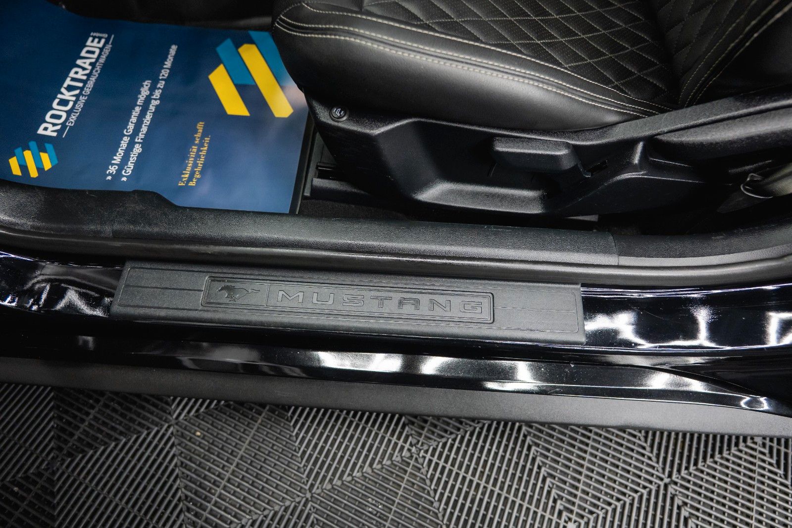 Fahrzeugabbildung Ford Mustang Shelby Coupe GT 350 Package Dark Horse