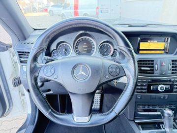 Mercedes E 220 - 12