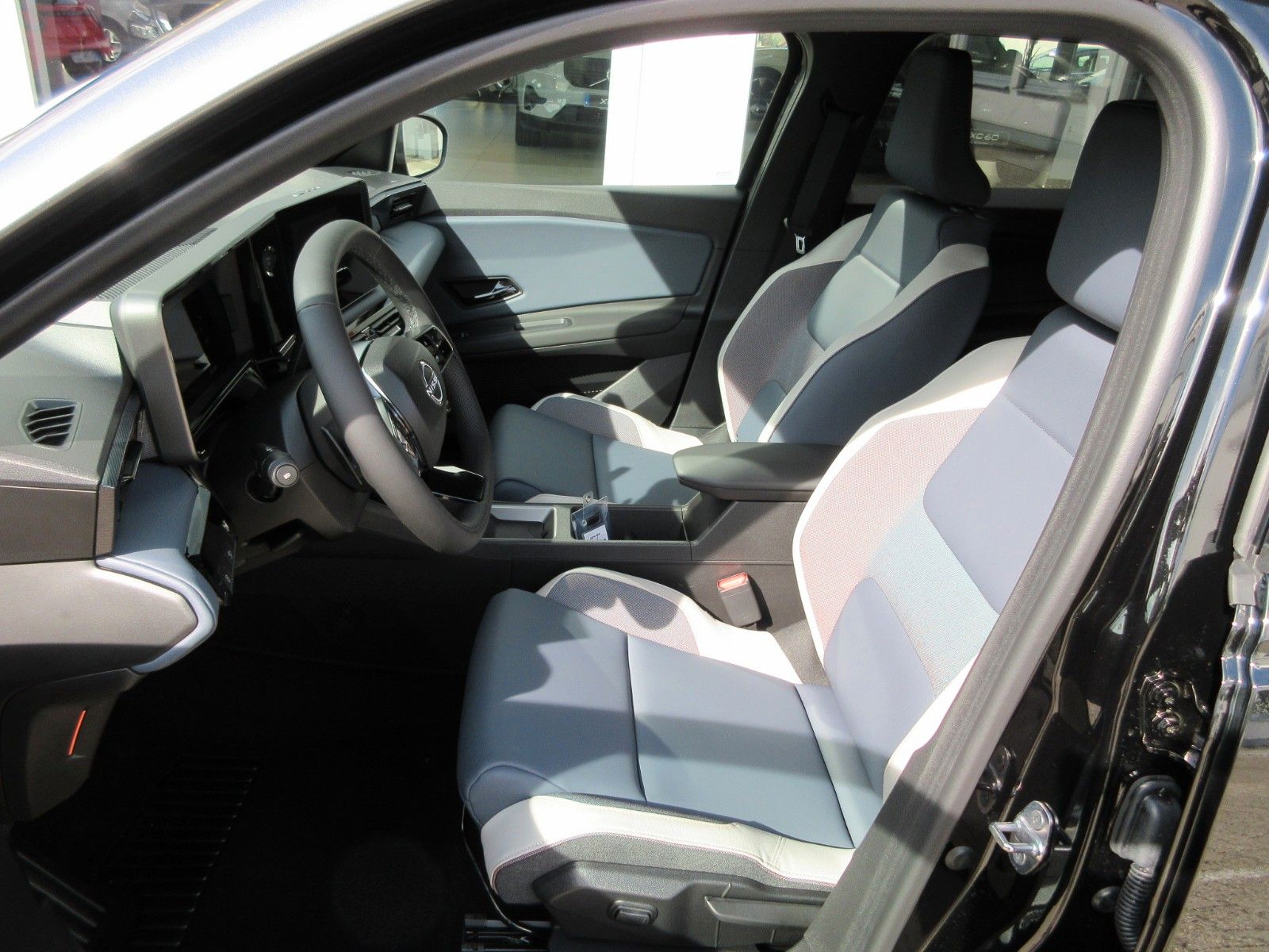 Fahrzeugabbildung Nissan Micra Evolve 52kWh 150PS AT Automatik