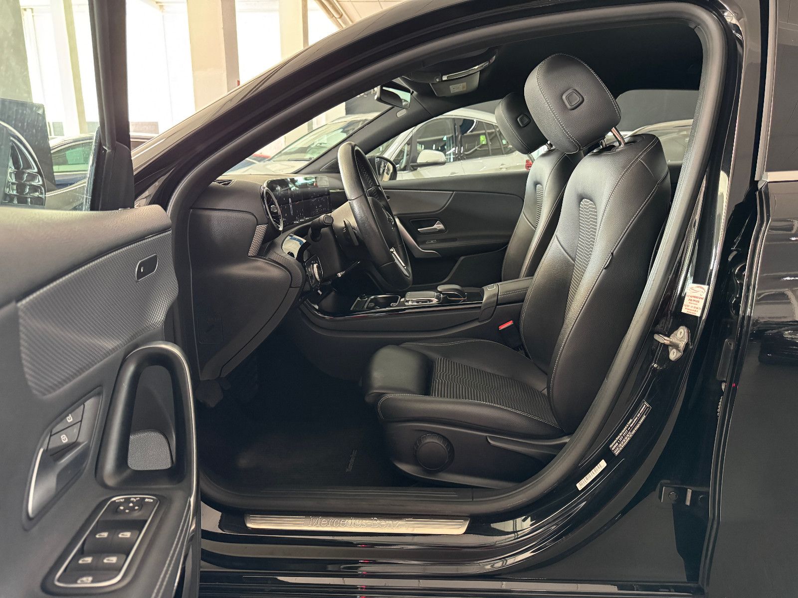 Fahrzeugabbildung Mercedes-Benz A 180 d PROGRESSIVE SPORTPAKET LED NAVI MBUX +