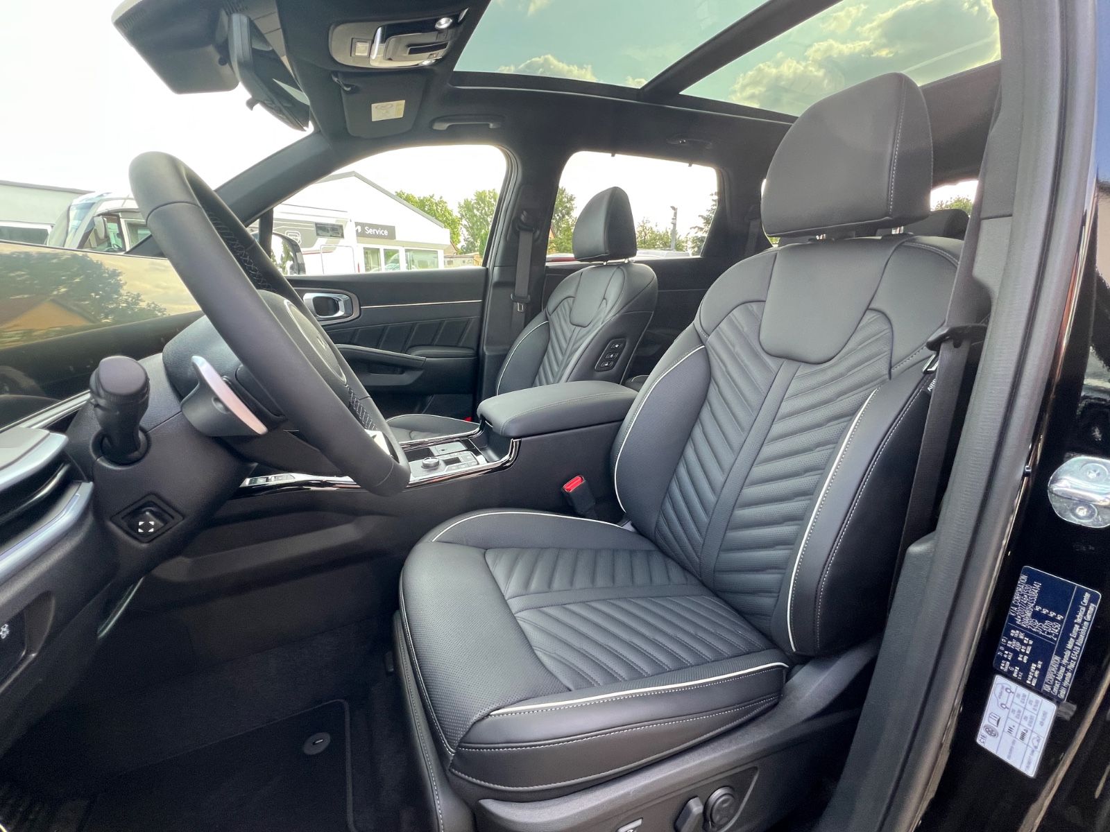 Fahrzeugabbildung Kia SORENTO PE 1.6T PHEV AWD PLAT 7S PAN PREMIUM