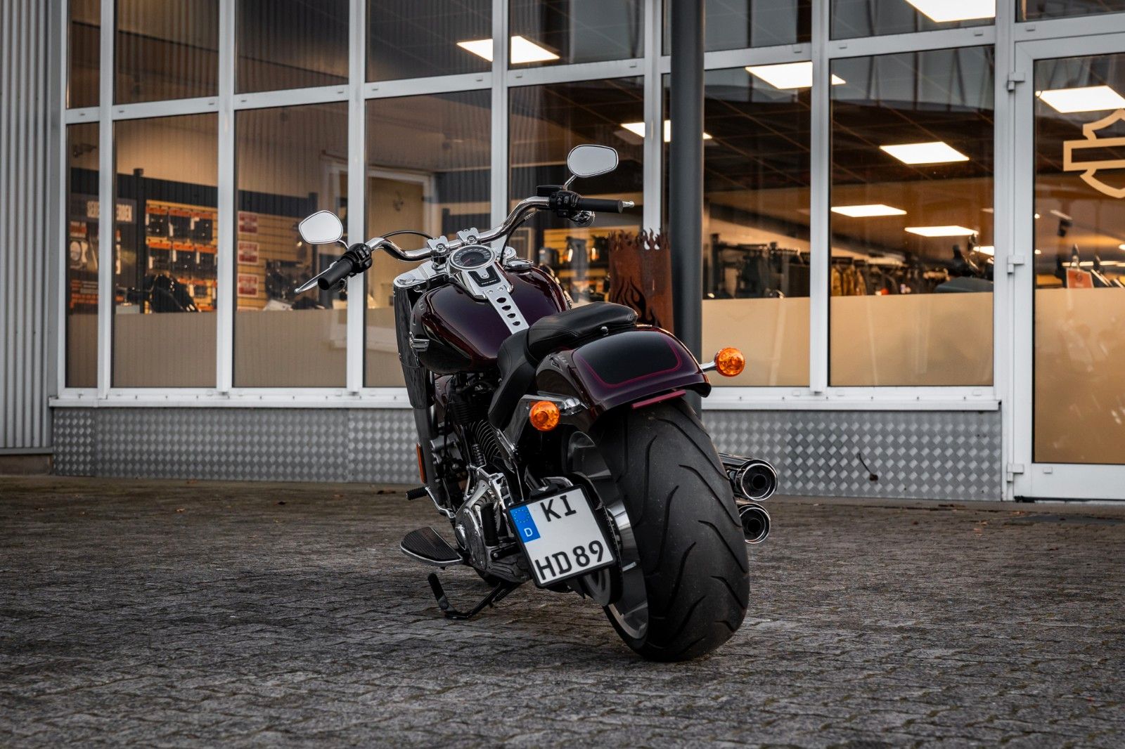 Fahrzeugabbildung Harley-Davidson FLFBS FAT BOY 114 -SOFTAIL-Midnight Crimson