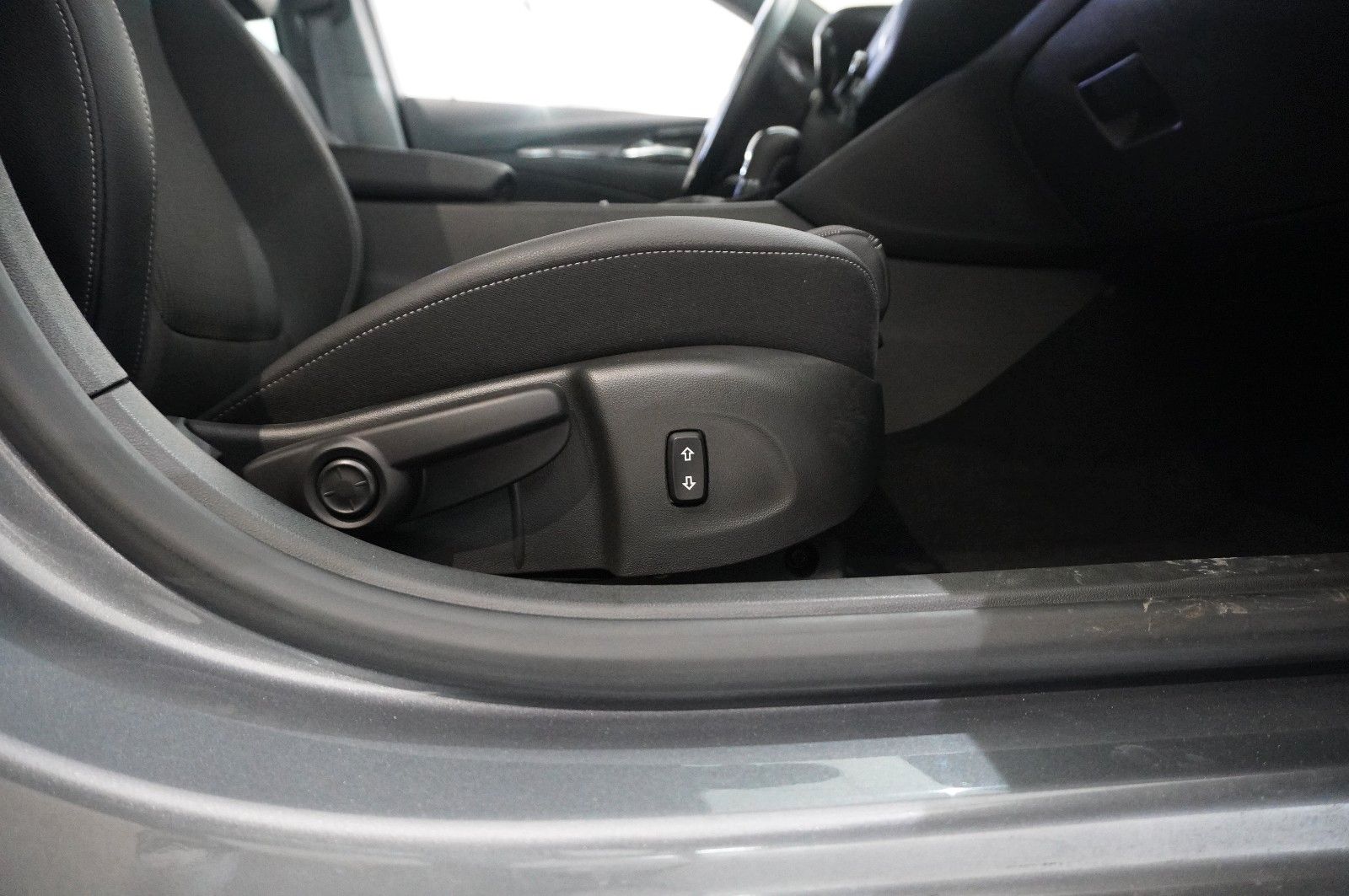 Fahrzeugabbildung Opel Insignia B ST 2.0D ELEGANCE NAVI/LED/KAMERA/DAB+