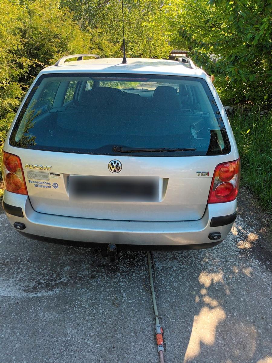 Volkswagen Passat 2005 — rear view