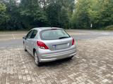 Peugeot 207 Premium 120 VTi Automatik Premium - Peugeot 207 mit Benzin-Antrieb: Automatik