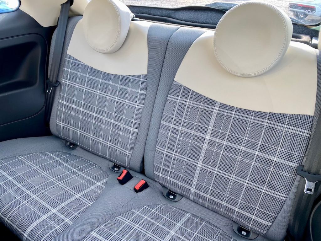 Fahrzeugabbildung Fiat 500 1.2 Dualogic Lounge HAGEL KLIMA CARPLAY PDC