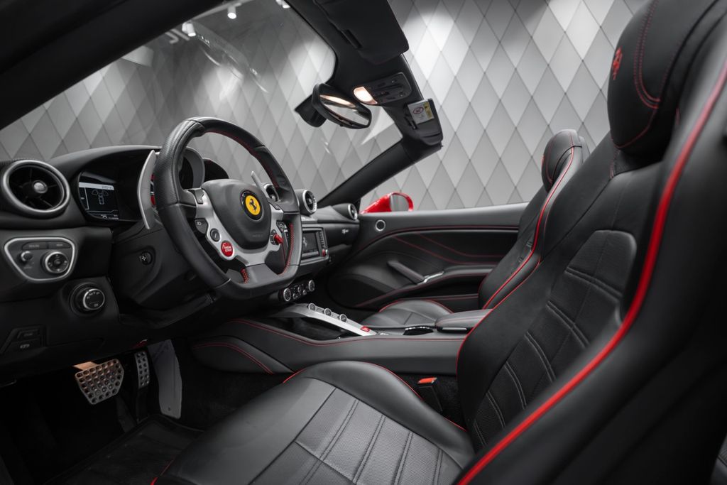 California T RED / BLACK NOVITEC - Bild 14