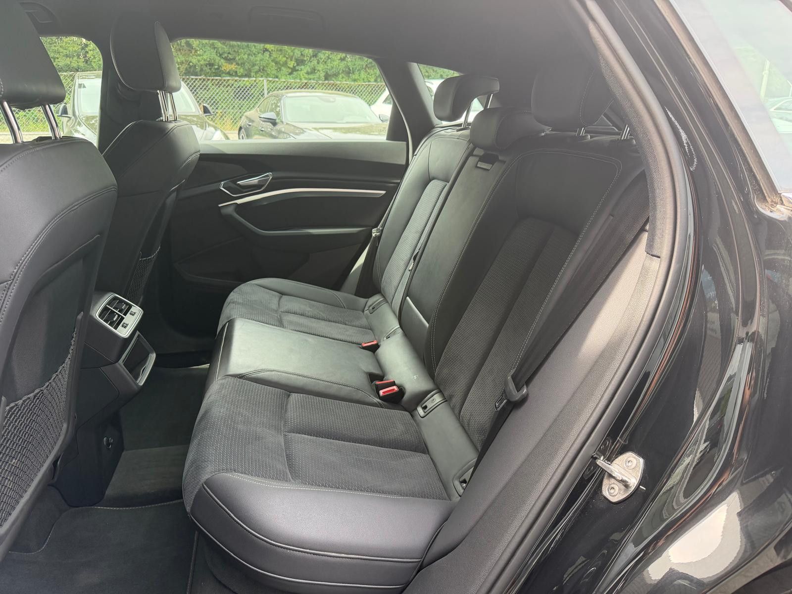 Fahrzeugabbildung Audi e-tron S QUATT 2X S LINE LUFT+MEMO+NAVI+LED+PDC+