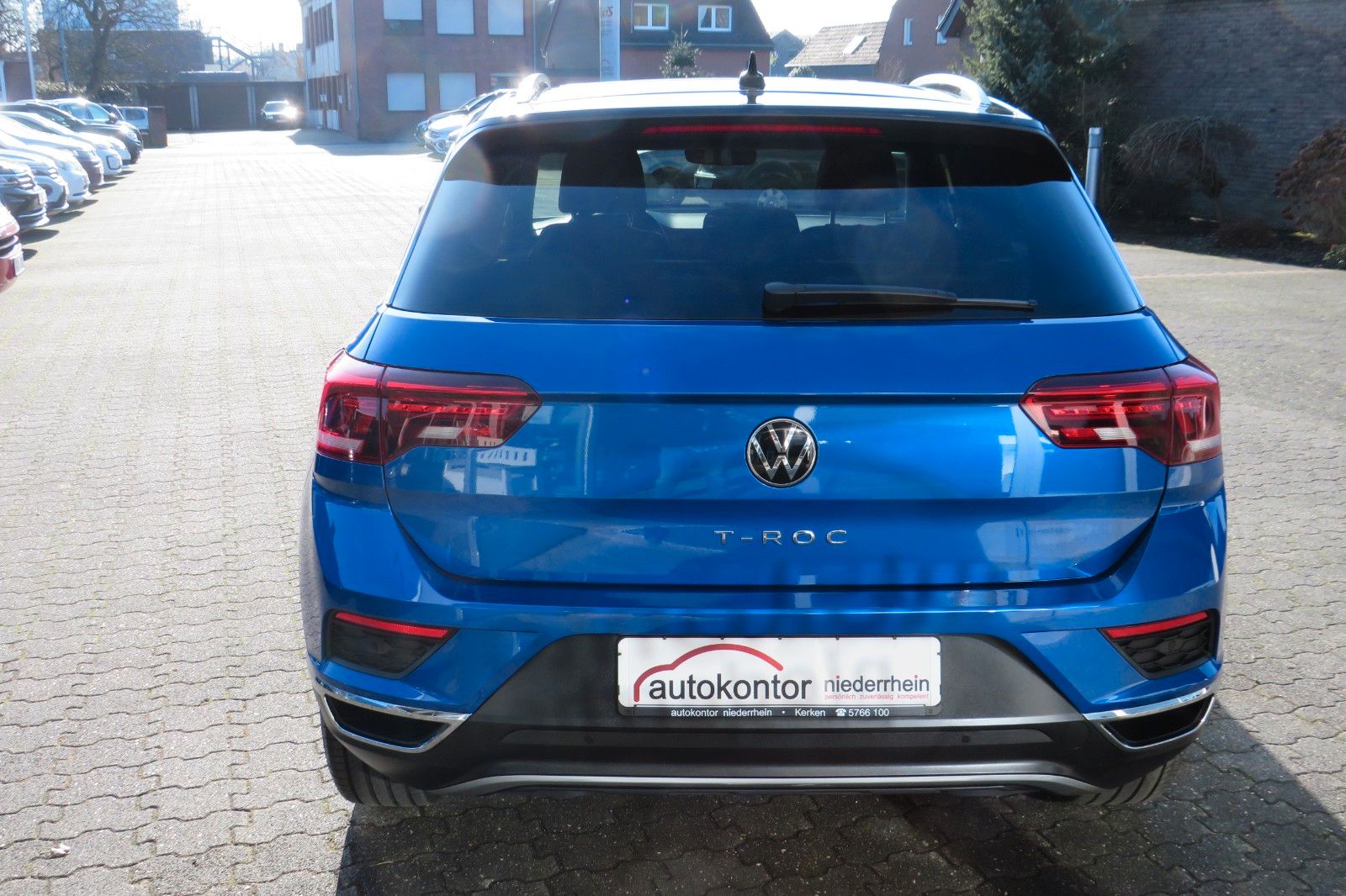 Fahrzeugabbildung Volkswagen T-Roc SPORT PANO AHK LED NAVI ACC PDC SITZH. 1.H