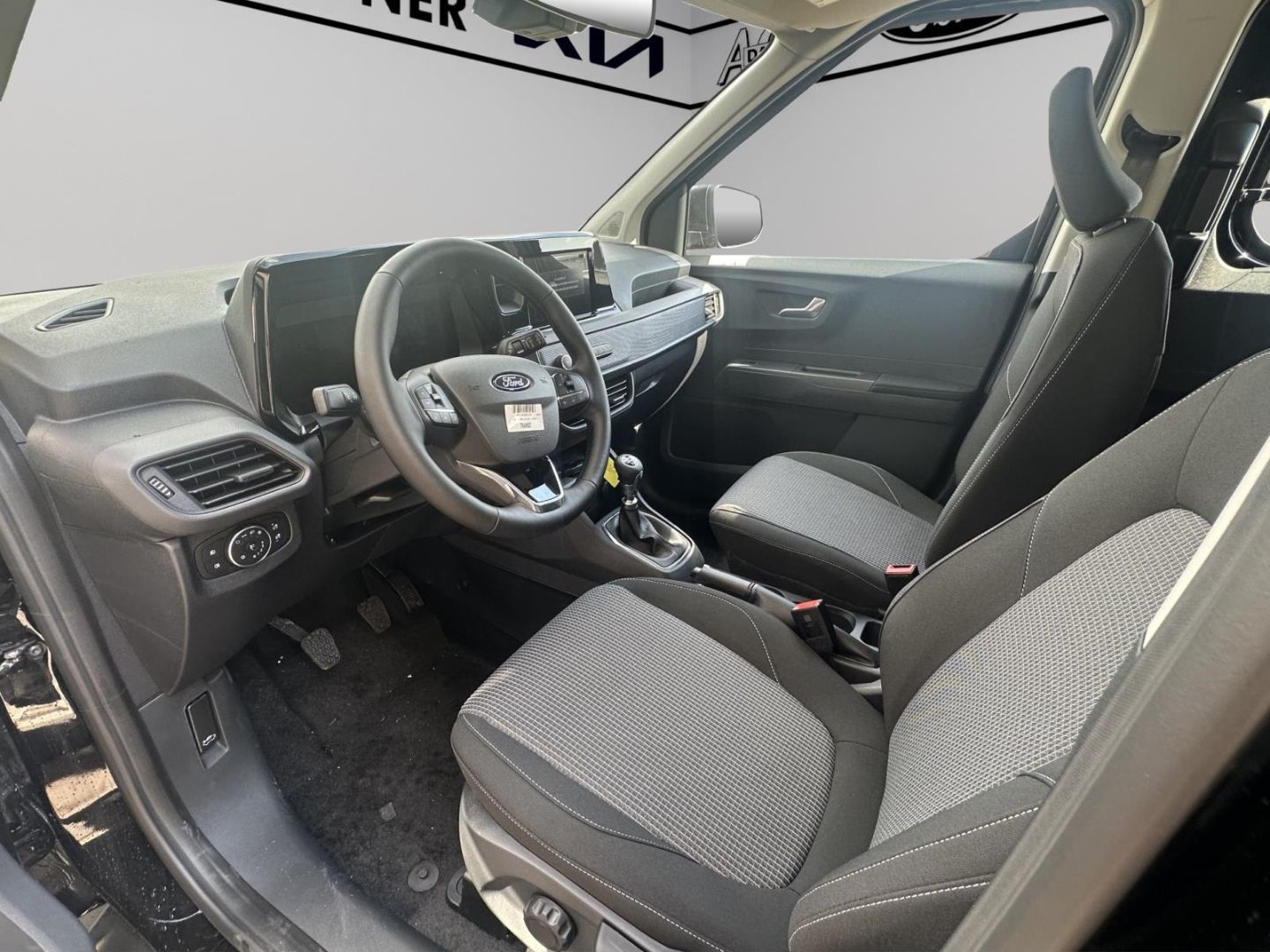 Fahrzeugabbildung Ford Transit Courier Trend Doppelkabine Apple CarPlay