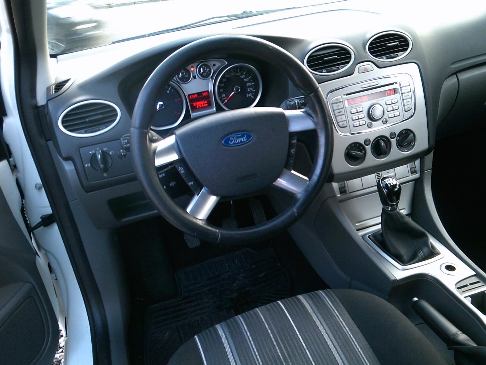 Ford Focus 2009 — photo 9