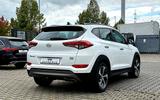 Hyundai TUCSON 1.6 4WD/VOLLSH/PANO/LEDER/LED/NAVI/SHZ - Hyundai mit Benzin-Antrieb: Panorama-Dach