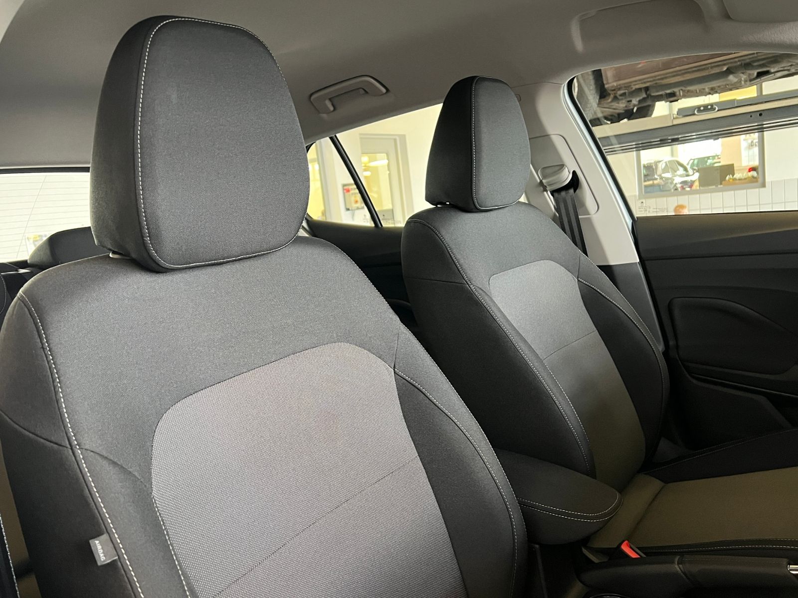 Fahrzeugabbildung SKODA Fabia Selection 1.0 MPI *LED, Climatronic, Sitzh