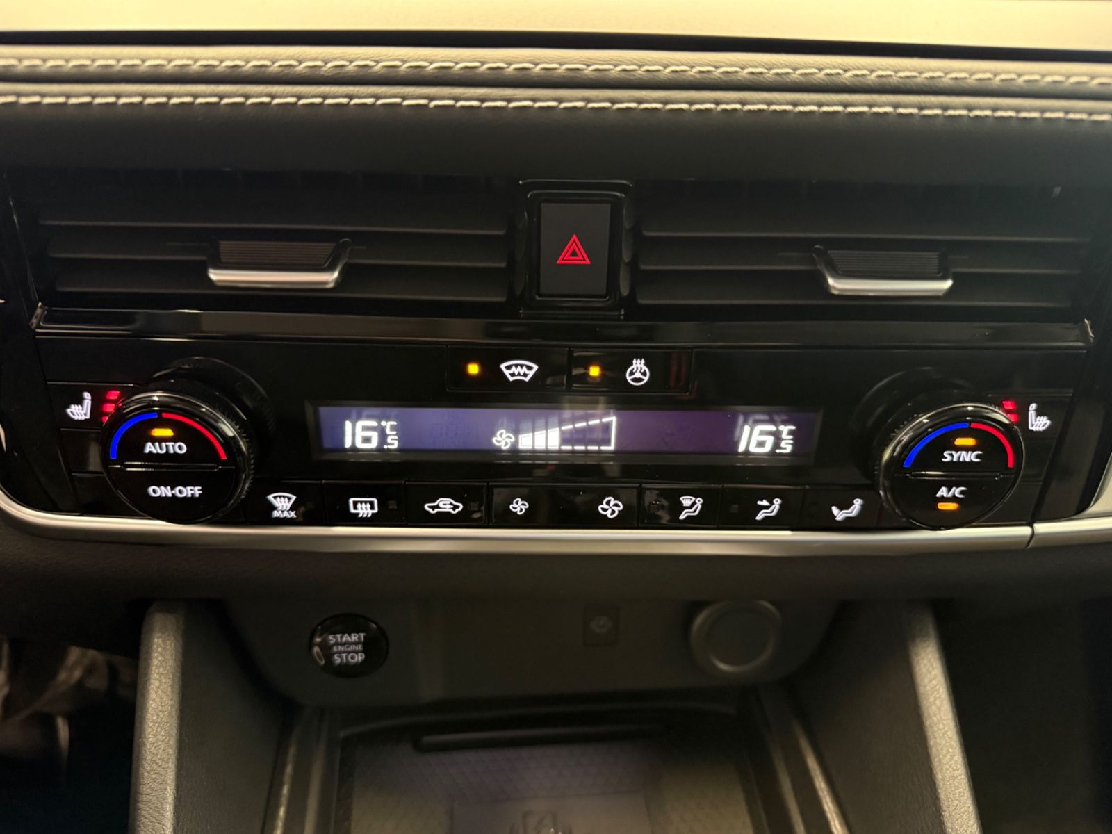 Fahrzeugabbildung Nissan Qashqai N-Connecta MHEV MT - Winter-,Komfort-Pa.
