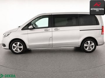 Mercedes V 220 - 2