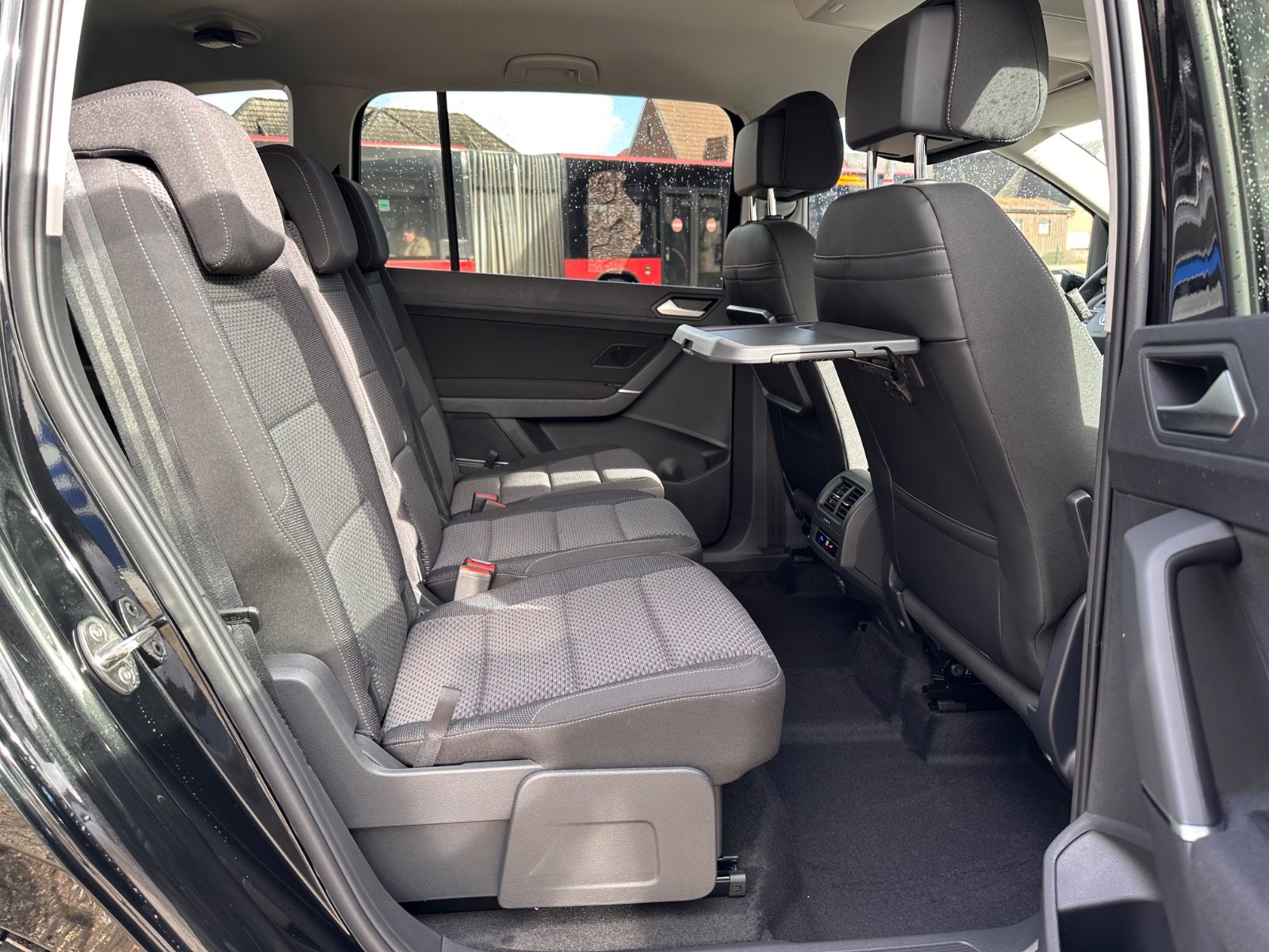 Fahrzeugabbildung Volkswagen Touran Comfortline 1.5 TSI DSG AHK/LED/Navi/SHZG