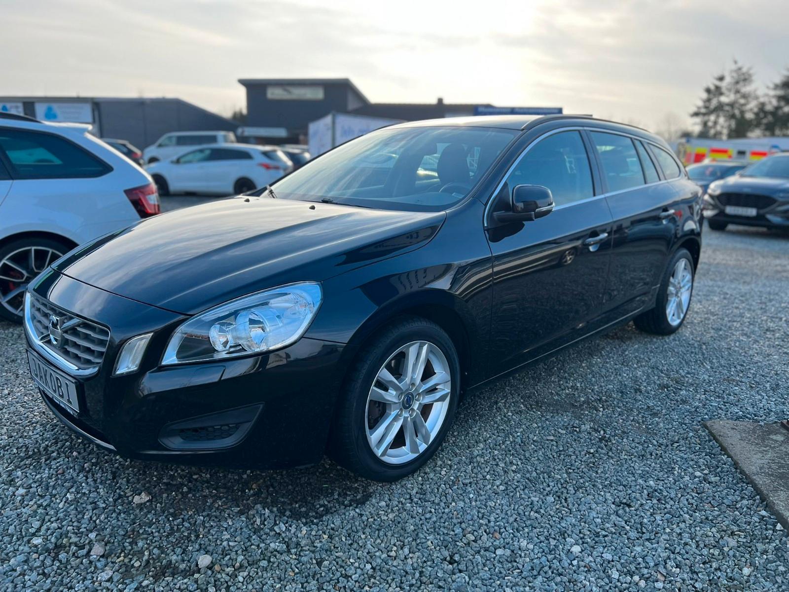 Volvo V60 Kombi Momentum Automatik, Navi Sitzh. AHK BT