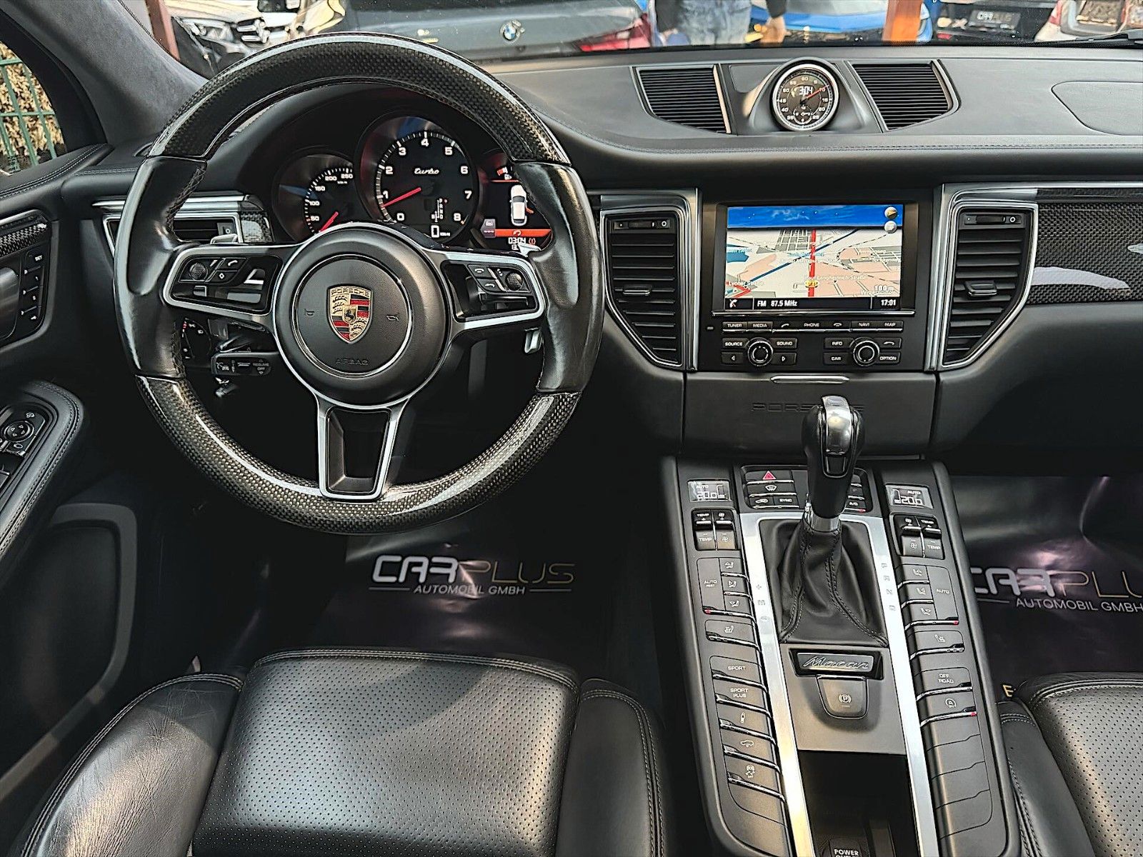 Fahrzeugabbildung Porsche Macan Turbo Carbon CHRONO *ACC*PANO*21 ZOLL*