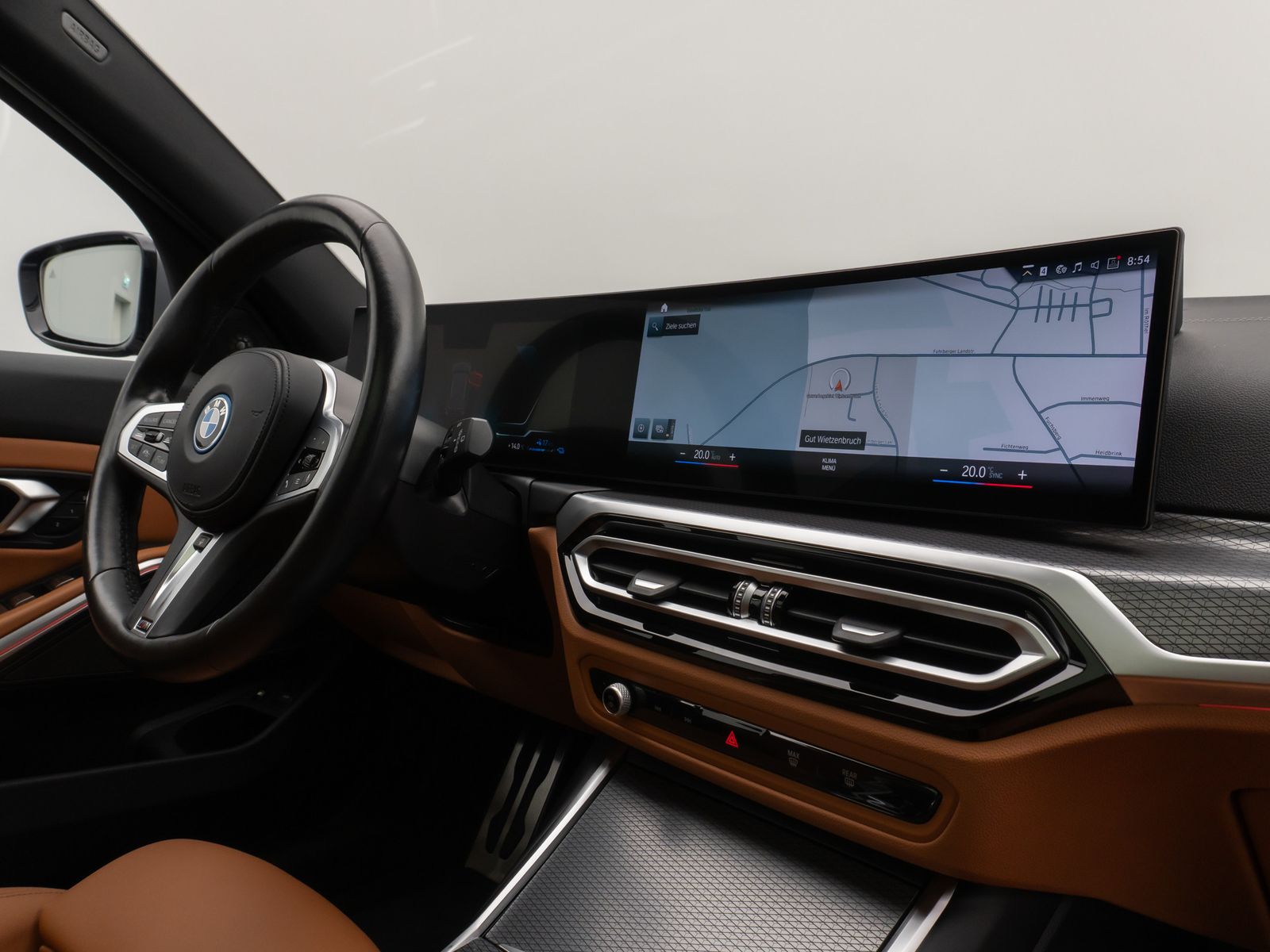 Fahrzeugabbildung BMW 330e xD M Sport Pro Panorama Kamera HUD DAB H/K