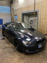 BMW E92 330i - BMW 330 aus 2008: 330i