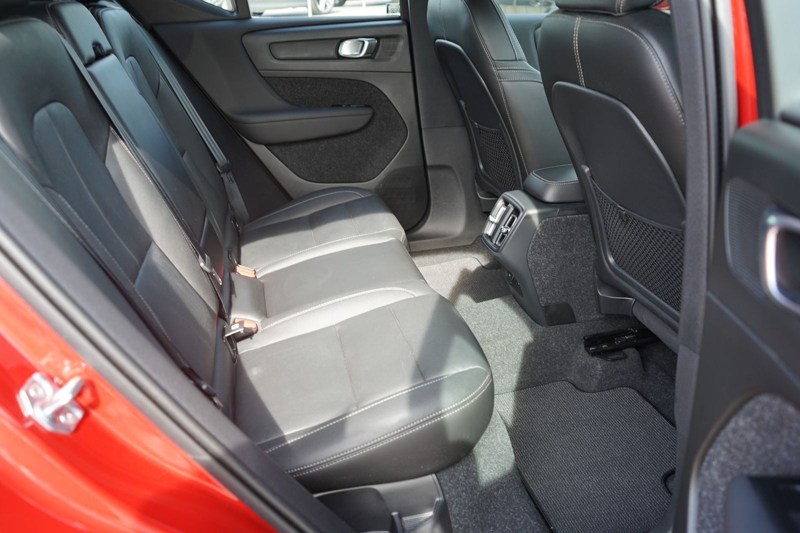Volvo XC40 2.0 M-Hybrid Inscription AWD foto 12