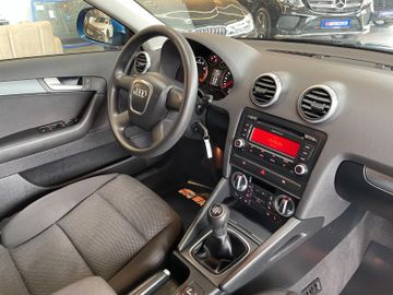 Audi A3 Sportback 1.6 Attraction *TEMPOMAT*SZHZ*KLIMA