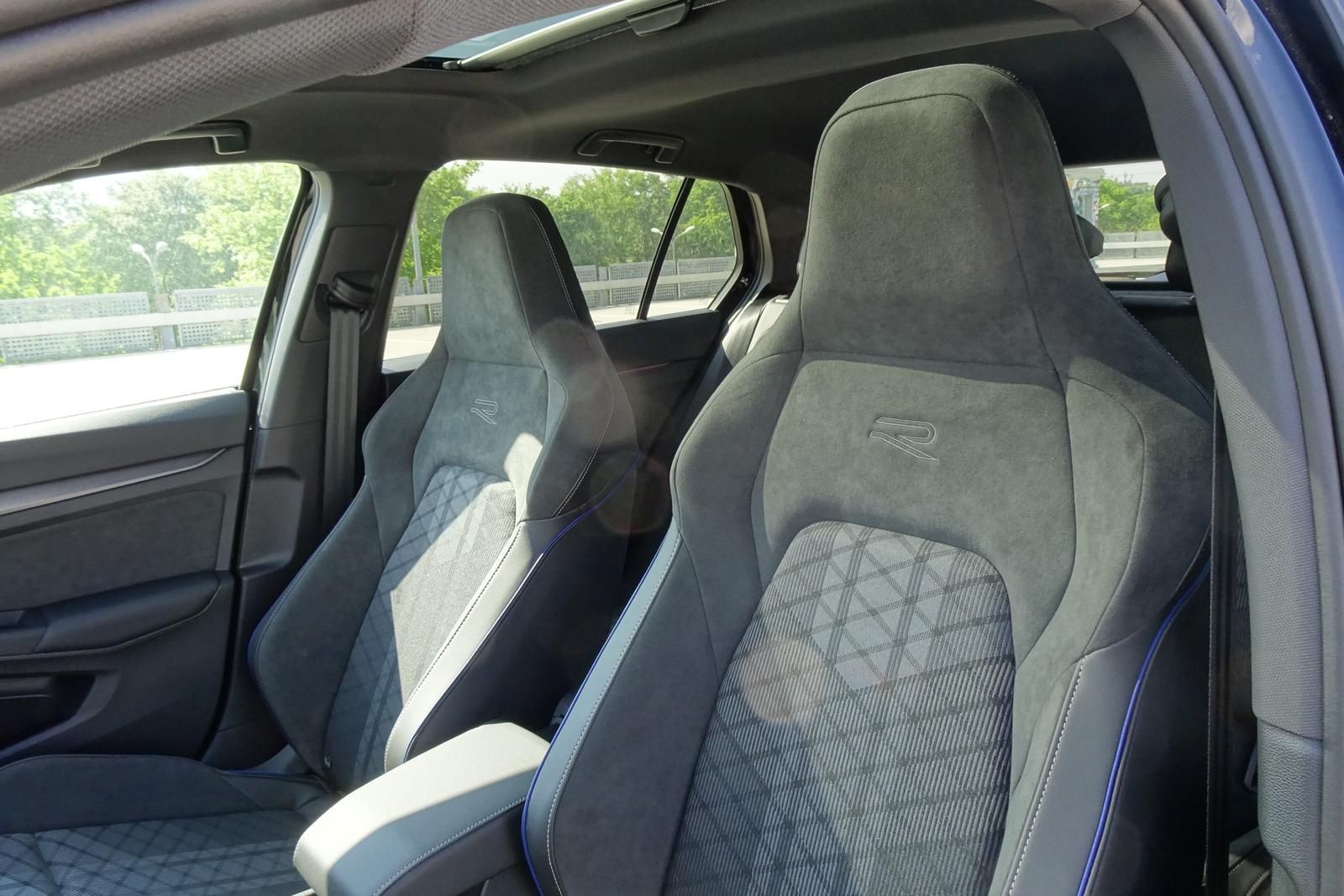 Fahrzeugabbildung Volkswagen Golf VIII Lim. 2.0 TDI 110kW DSG LED Sportfahrw