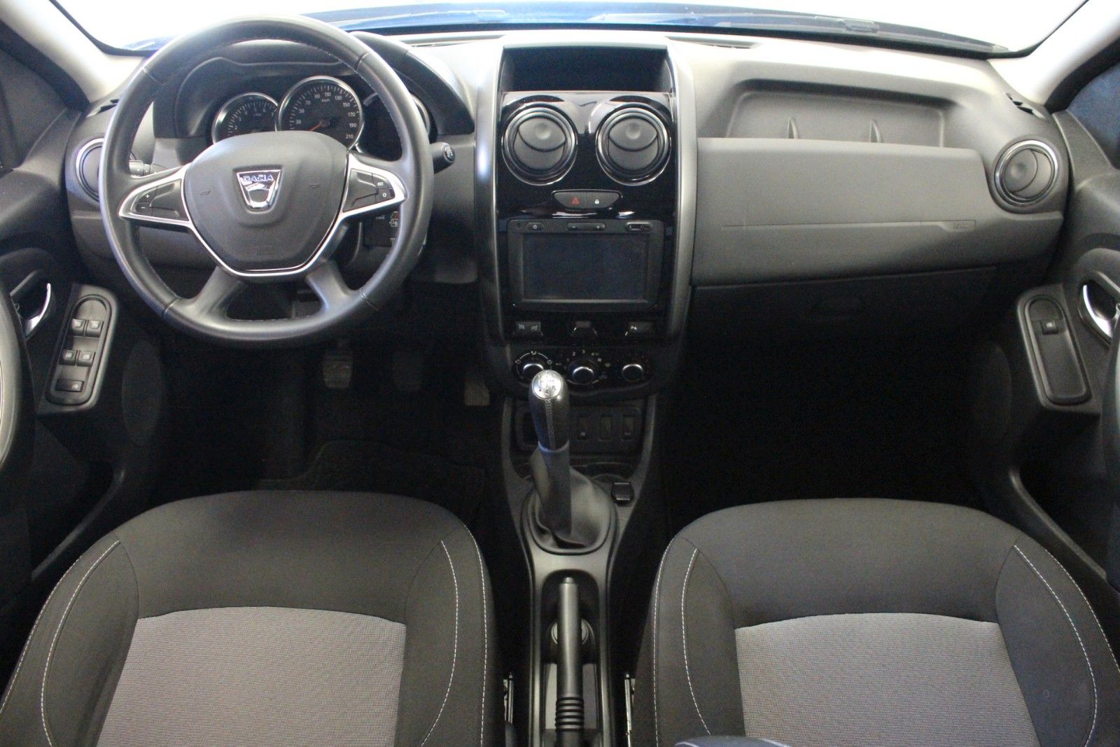 Fahrzeugabbildung Dacia Duster   SCE 115  Laureate   AHK *Navigation*