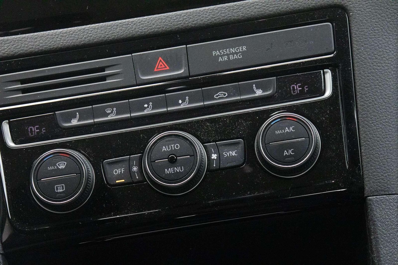 Fahrzeugabbildung Volkswagen Golf Sportsvan Highline 1.4 TSI DSG Navi RFK